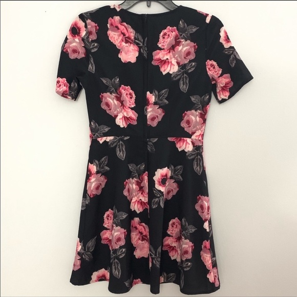 Like New! H&M Divided Pink Floral Skater Dress - Picture 3 of 5